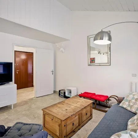 Apartment Poste